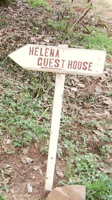 [picture of a sign to the guesthouse (entebbe - kampala)]